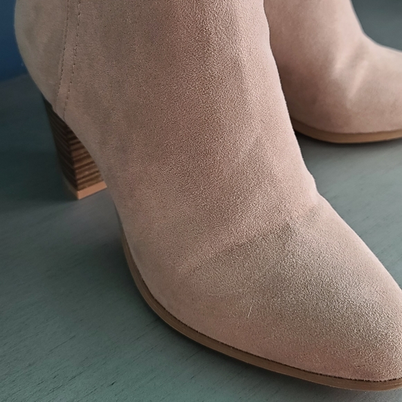 Like new beige tan ankle boots womens size 6 - Picture 3 of 5